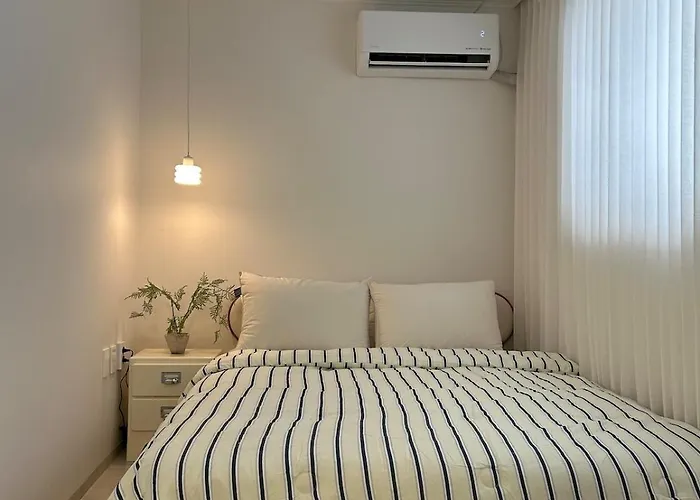 3 Minutes From Yeonsin Station I Early Check-in I Free Luggage Storage *