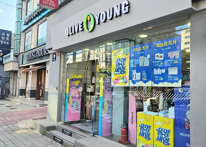 3 Minutes From Yeonsin Station I Early Check-in I Free Luggage Storage *