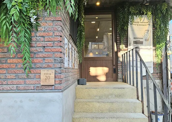 3 Minutes From Yeonsin Station I Early Check-in I Free Luggage Storage